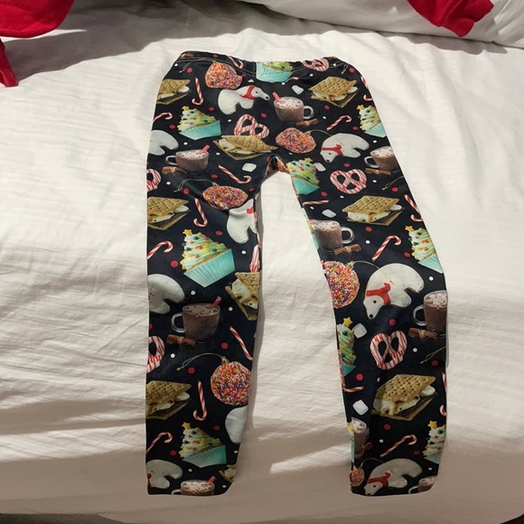 Christmas 4 bundle of pants and merry and bright graphic sweatshirt. - Picture 8 of 8